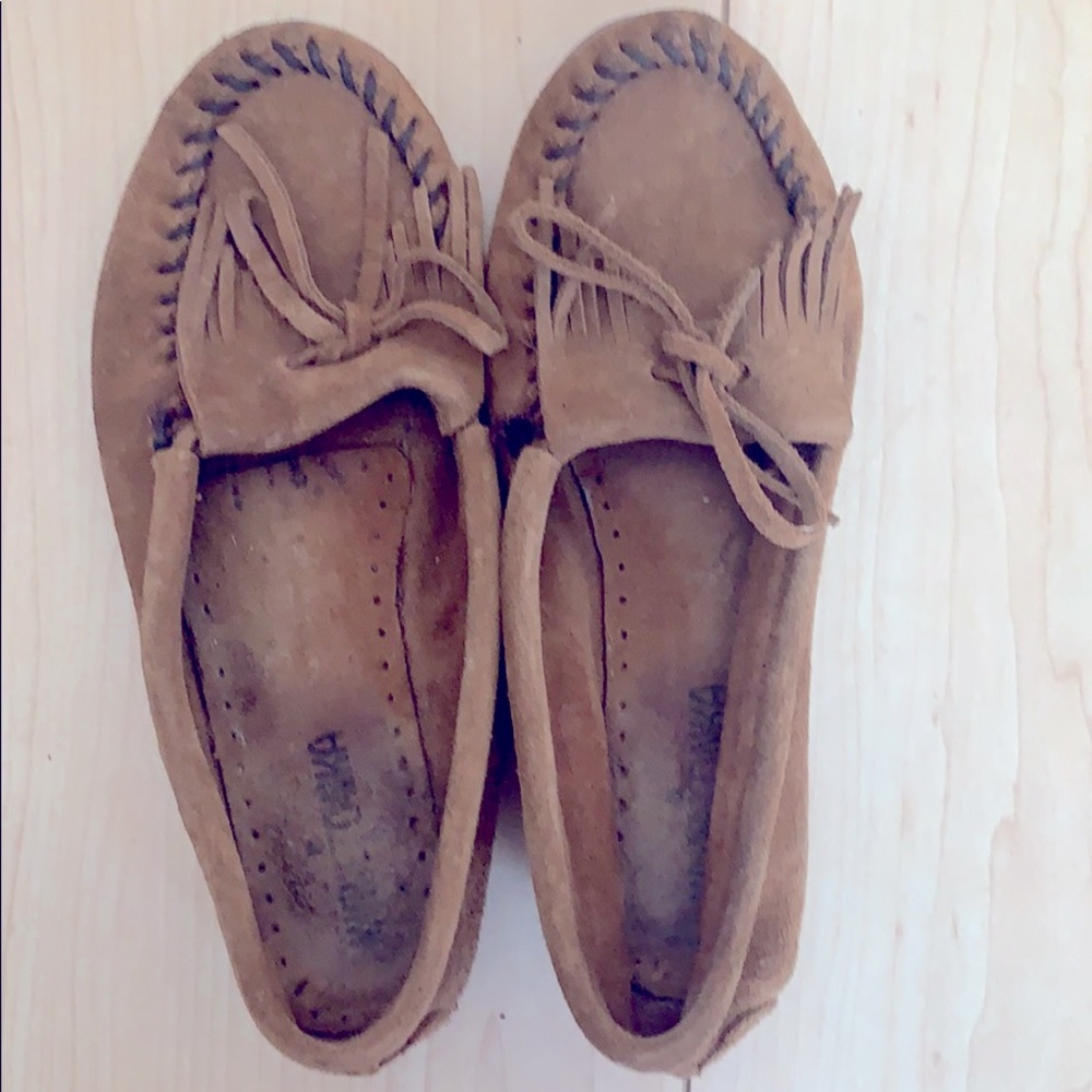 🖤 Minnetonka Moccasin Slippers with Fringe 🖤